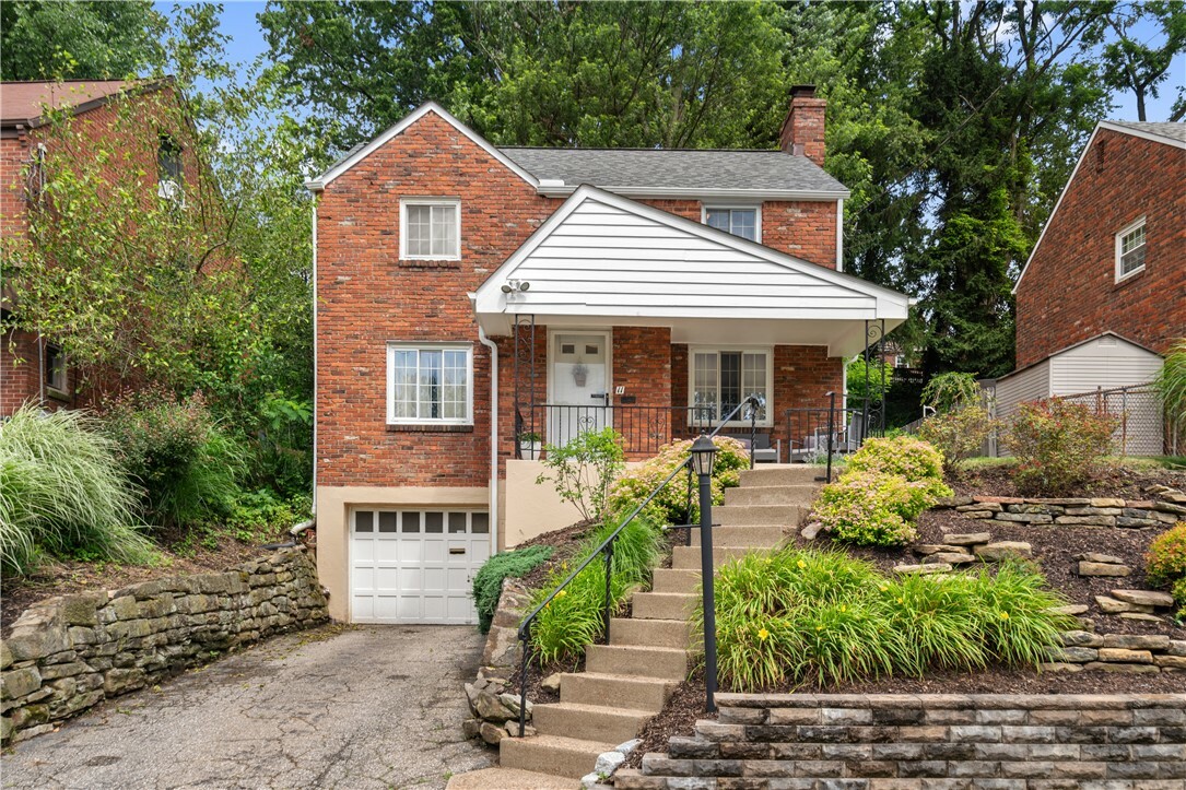Property Photo: 11 Oakville Dr PA 15220