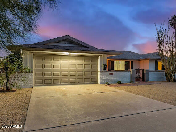 Property Photo: 1101 E Balboa Drive AZ 85282