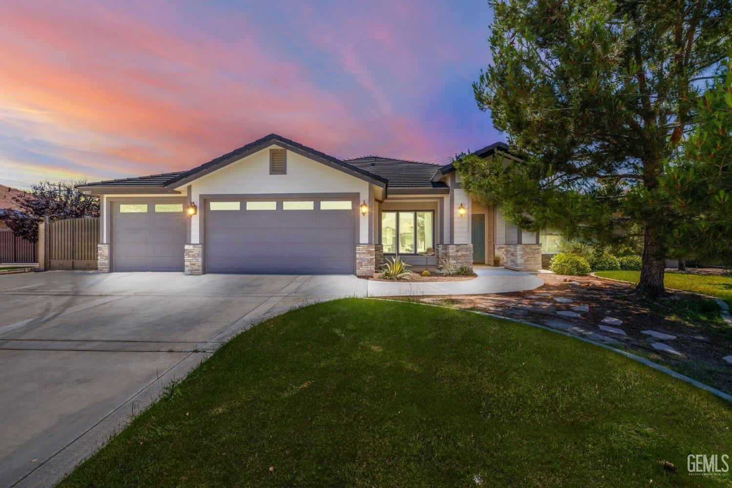 Property Photo:  14507 Evadell Court  CA 93314 
