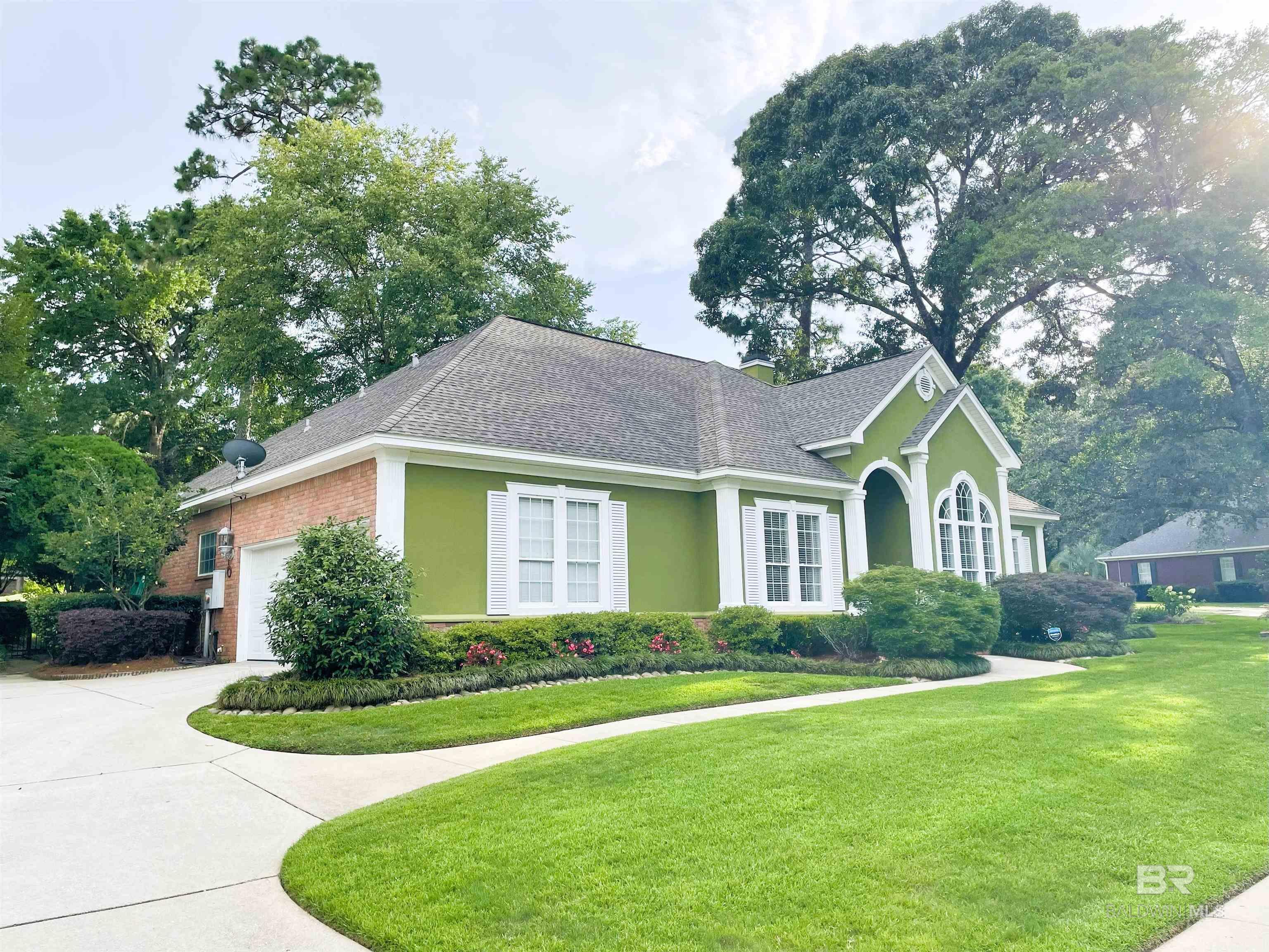 Property Photo: 9849 Aspen Circle AL 36527