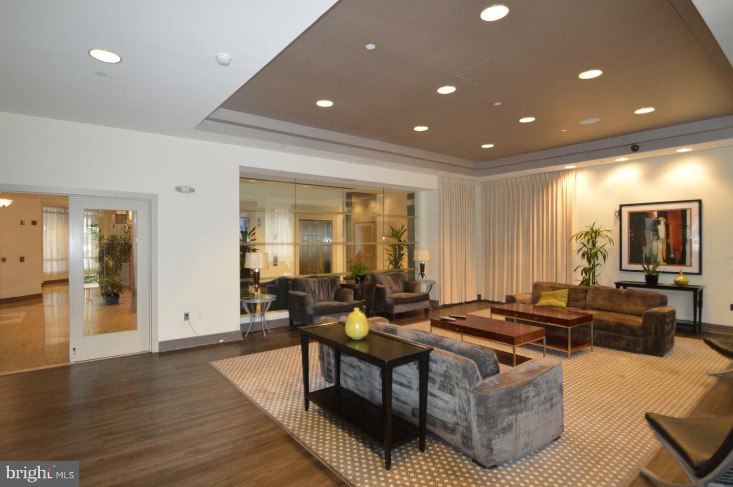Property Photo:  880 Pollard Street N 504  VA 22203 