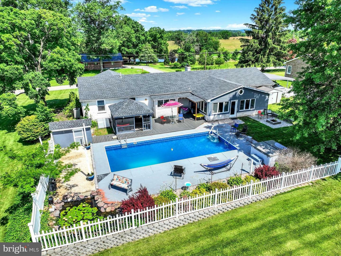 Property Photo:  4610 Paradise Road  PA 17315 