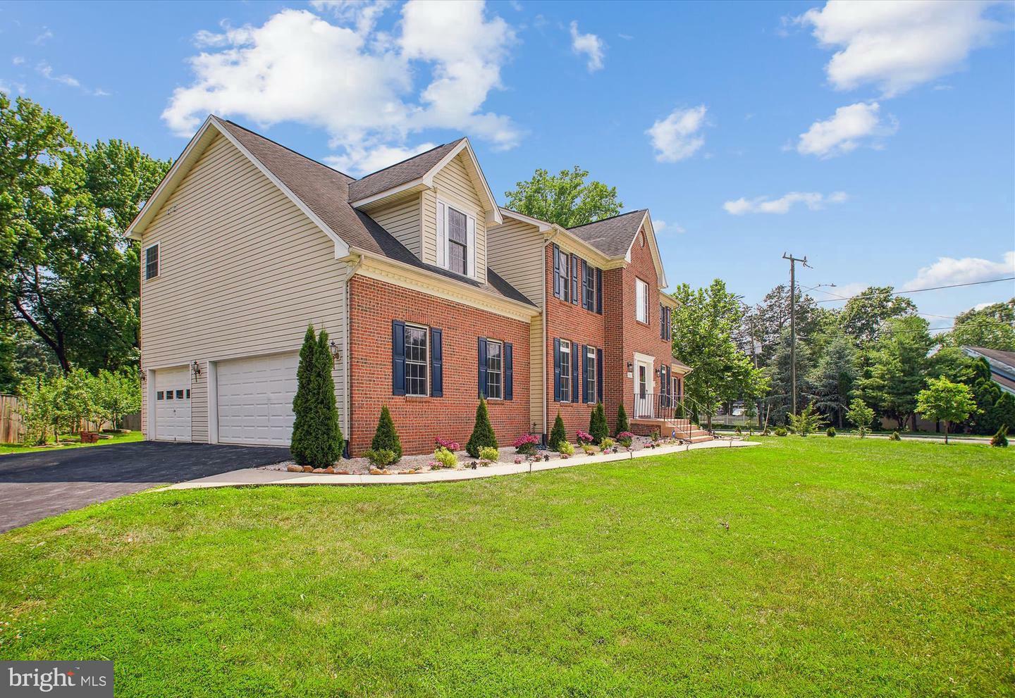 Property Photo: 2907 Dumas Street VA 22306