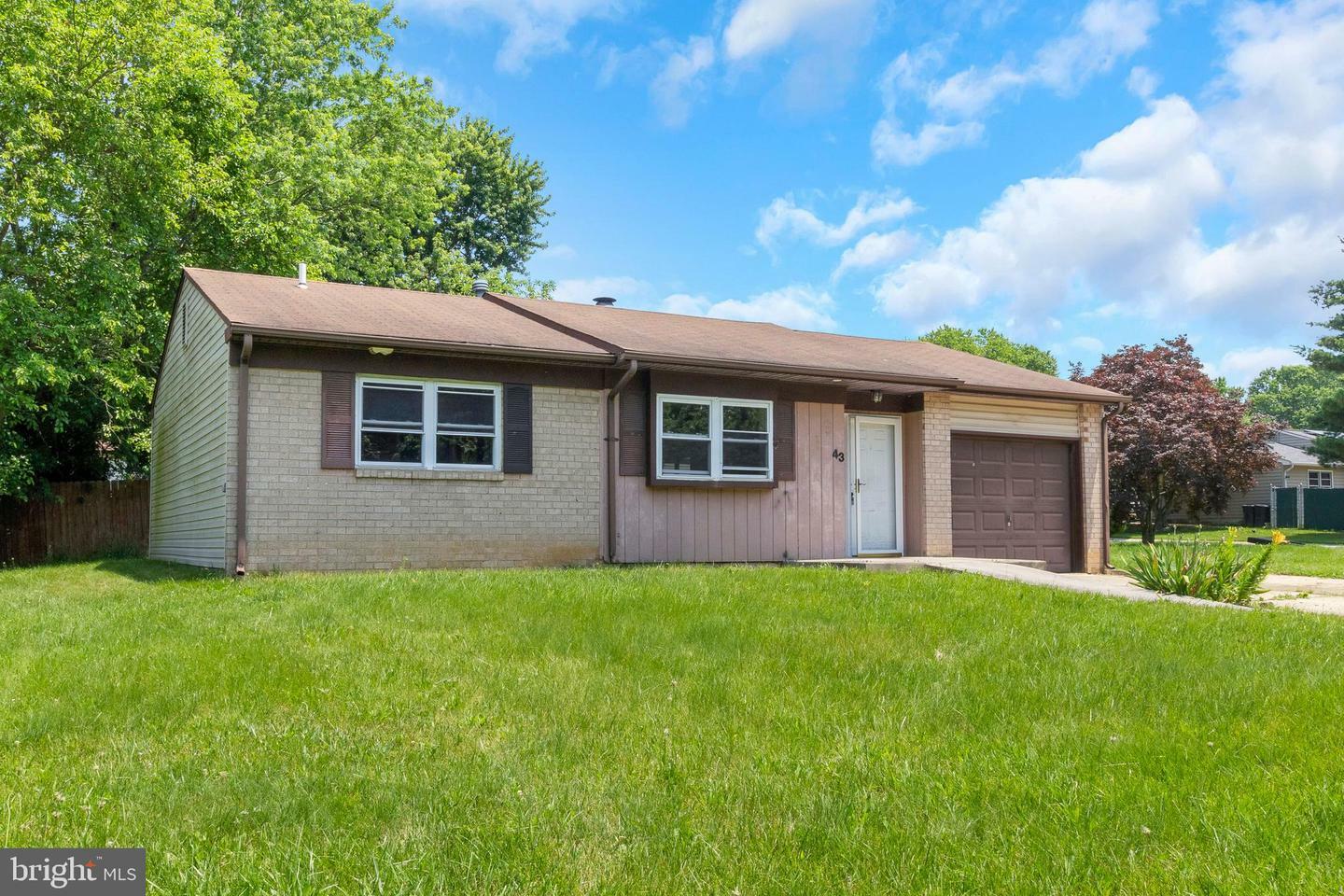 Property Photo: 43 Reubens Circle DE 19702