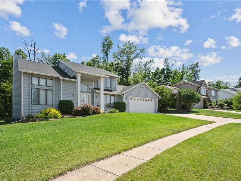 Property Photo: 2066 Vista Circle NW IA 52405