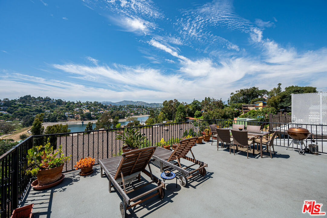 Property Photo:  1915 Apex Ave  CA 90039 