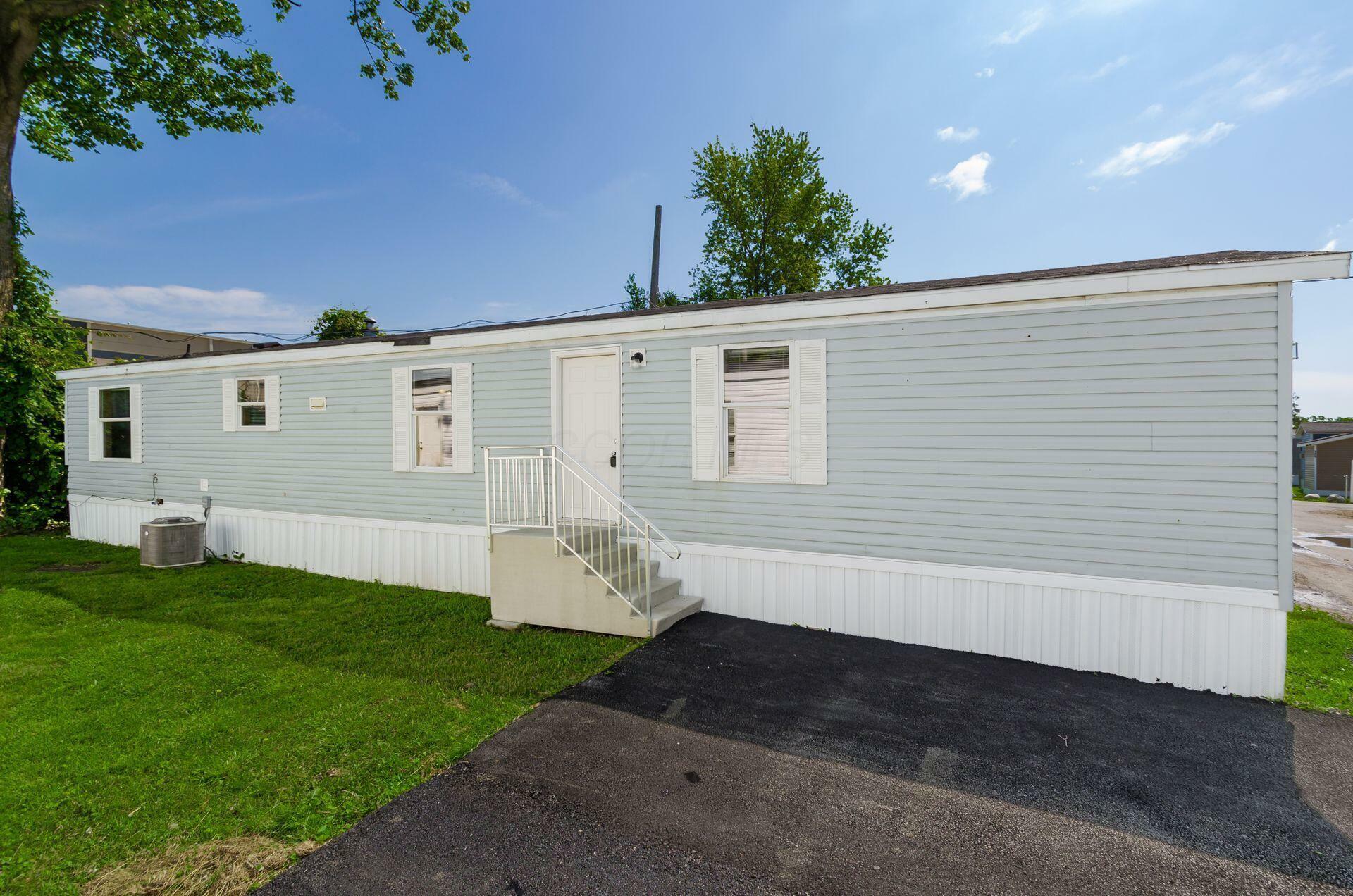 Property Photo: 755 Stelzer Road OH 43219