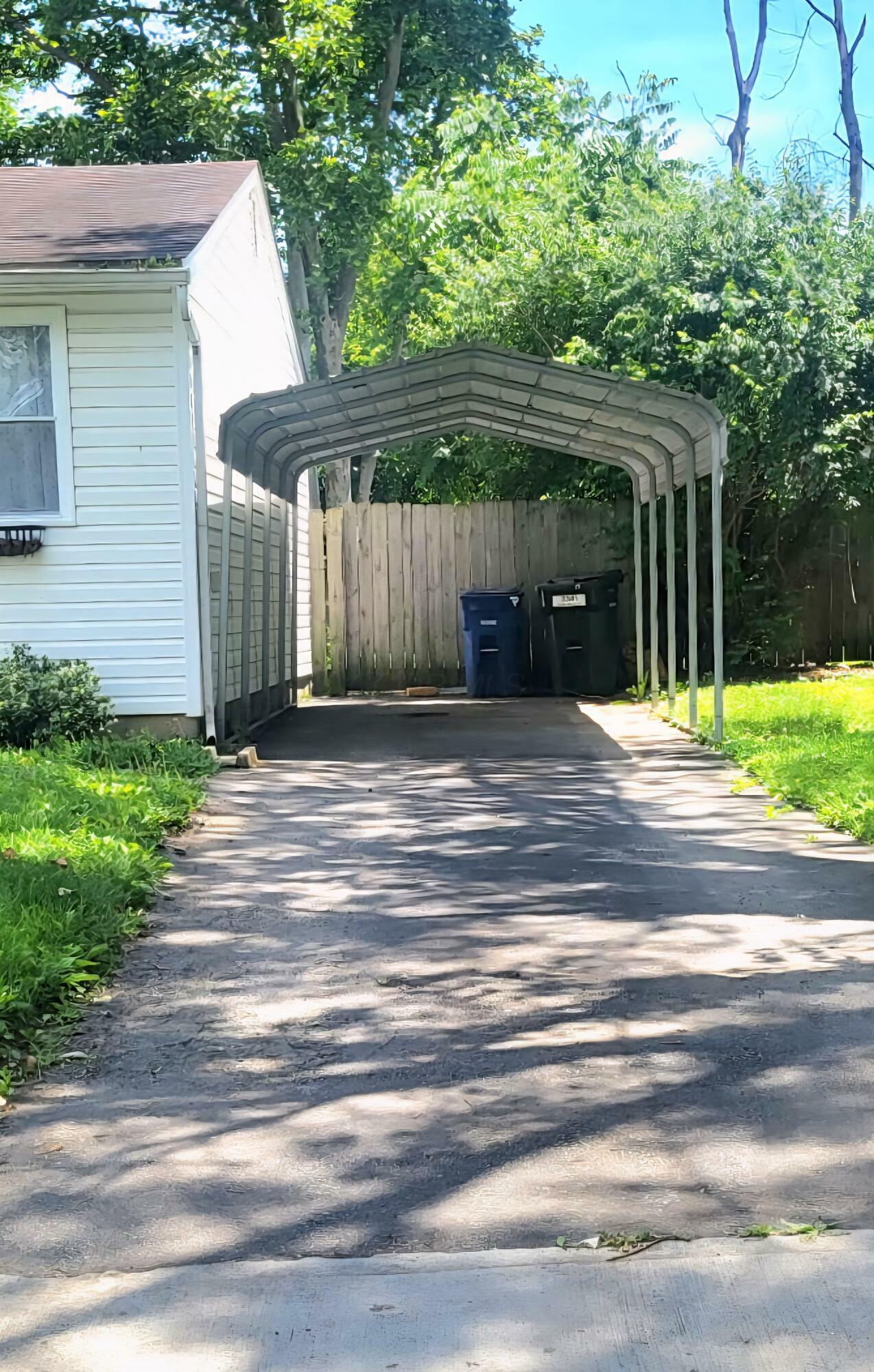 Property Photo: 3341 Robin Hill W Court OH 43223