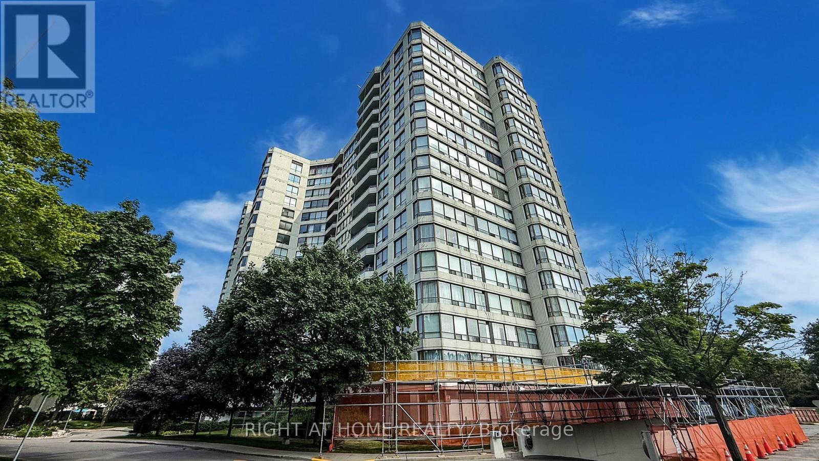 Property Photo: 1121 Steeles Avenue West Ph202 ON M2R 3W7