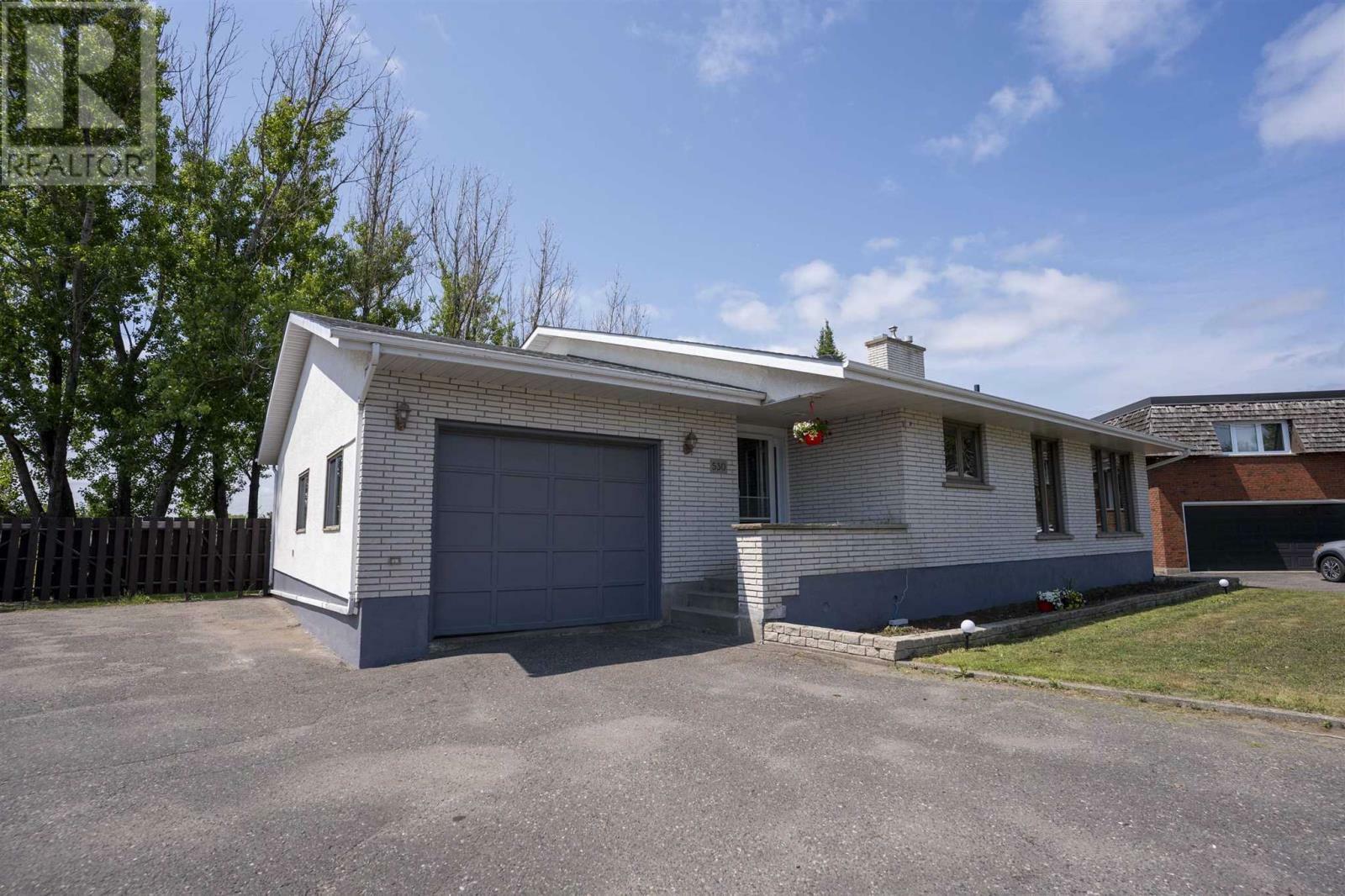 Property Photo: 530 Ryerson Pl ON P7C 5R9