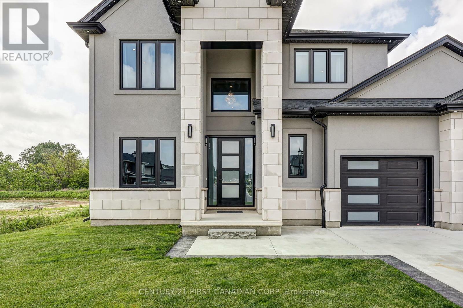 Photo de la propriété: 36 Royal Crescent ON N5P 0G5