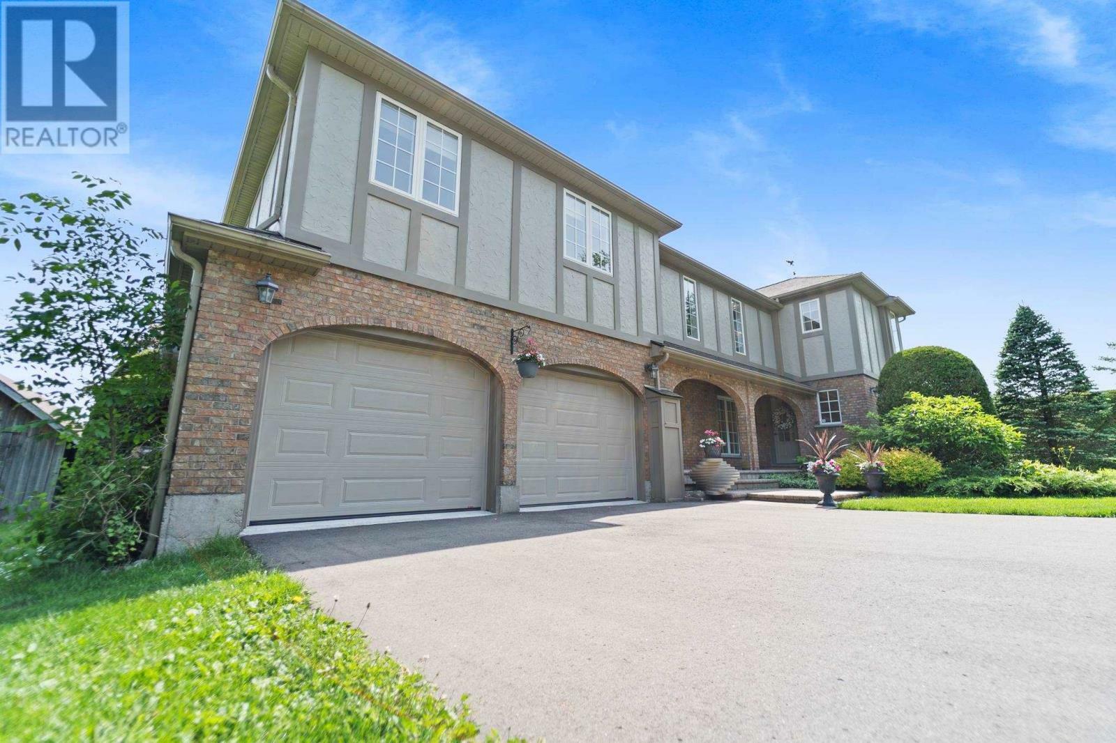 Property Photo: 1737 Queen St ON P6A 2G4