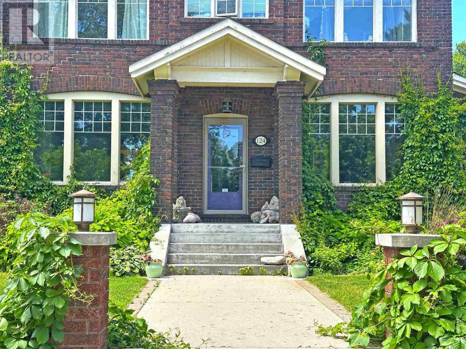 Photo de la propriété: 124 Summit Ave ON P7B 3P1