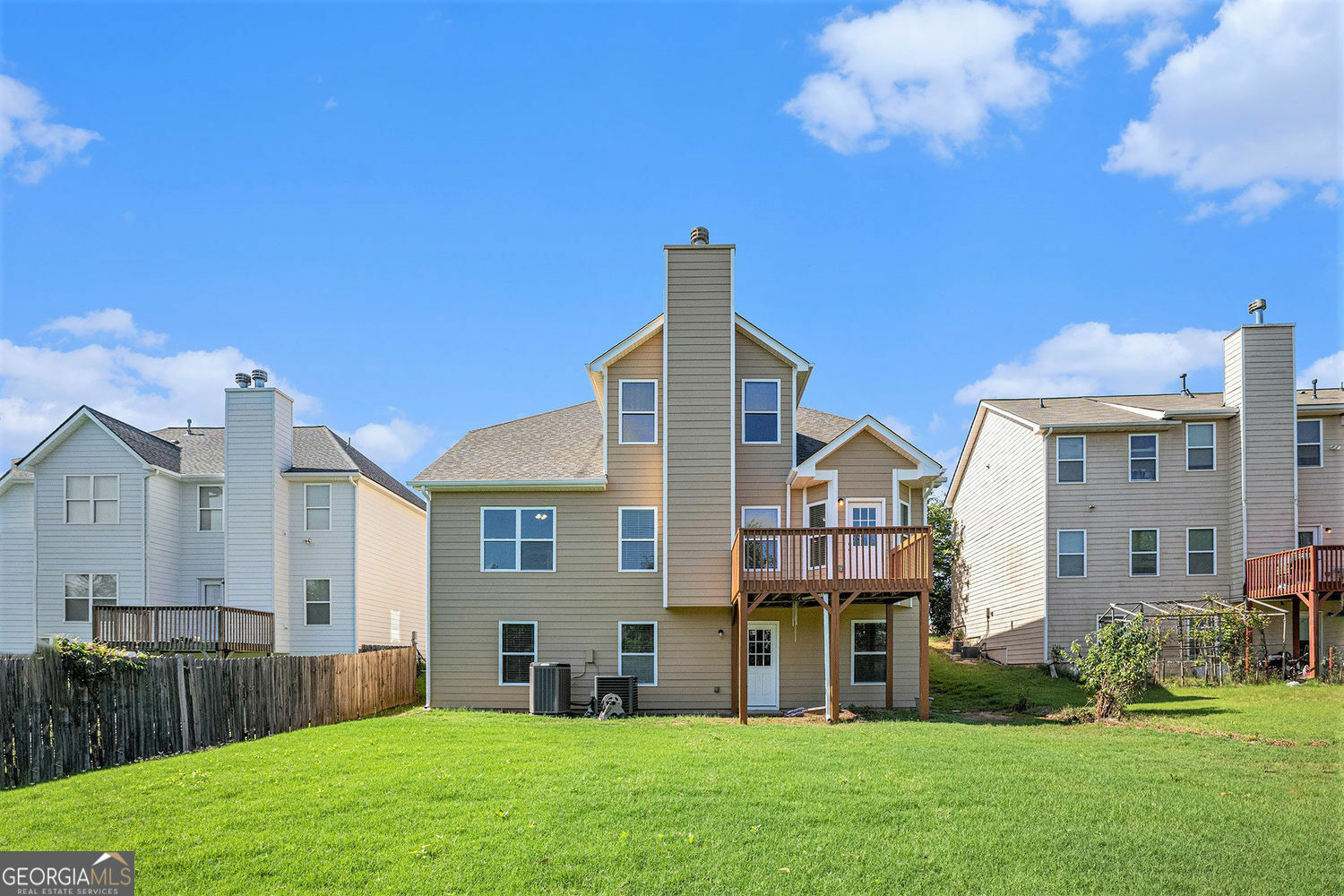 Property Photo: 915 Pebble Creek Trail GA 30024