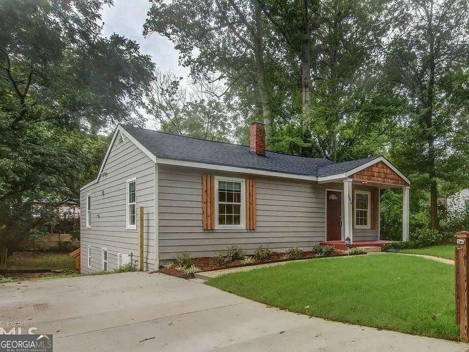 Property Photo: 686 Center Hill Ave Avenue GA 30318