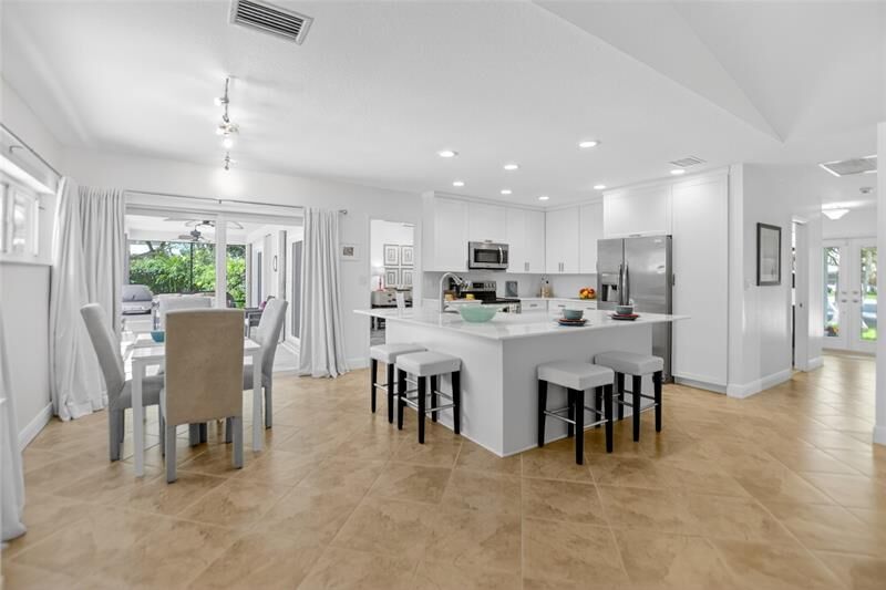 Property Photo: 250 Deer Creek Woodlake Ln FL 33442