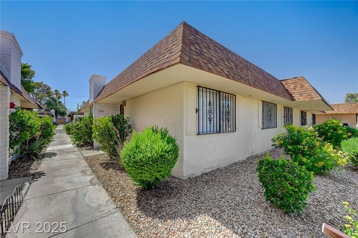 Property Photo: 2732 Heritage Court NV 89121