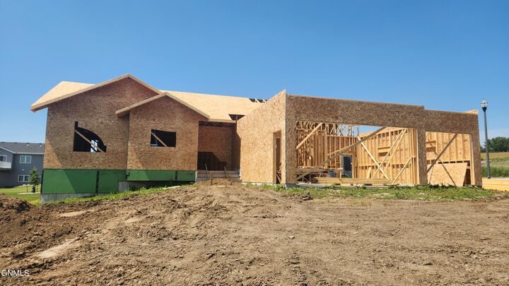 Property Photo:  4008 Nickel Street  ND 58503 