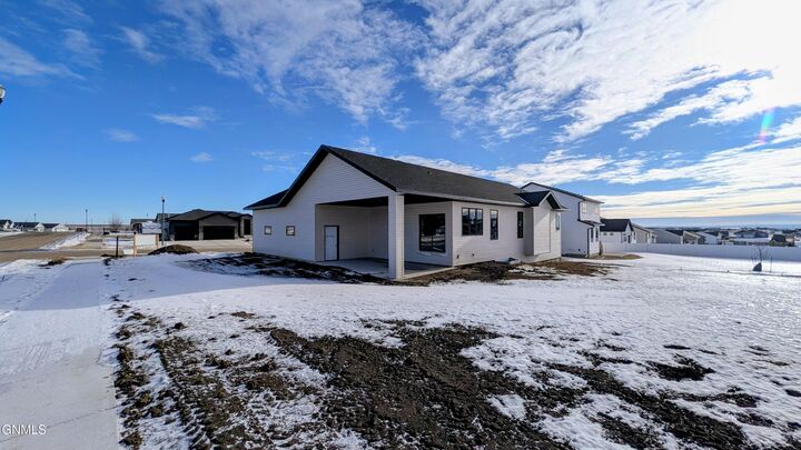 Property Photo:  4008 Nickel Street  ND 58503 