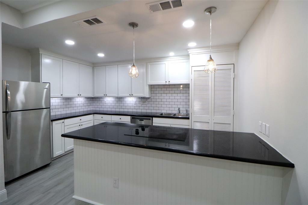 Property Photo: 5929 Queensloch Drive 115 TX 77096