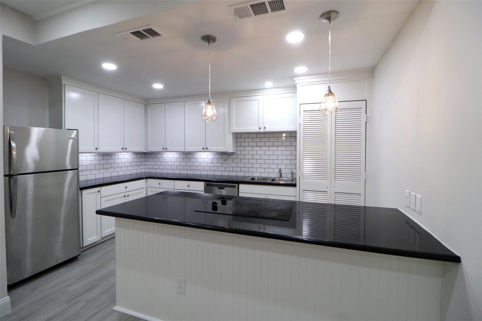 Property Photo:  5929 Queensloch Drive 115  TX 77096 