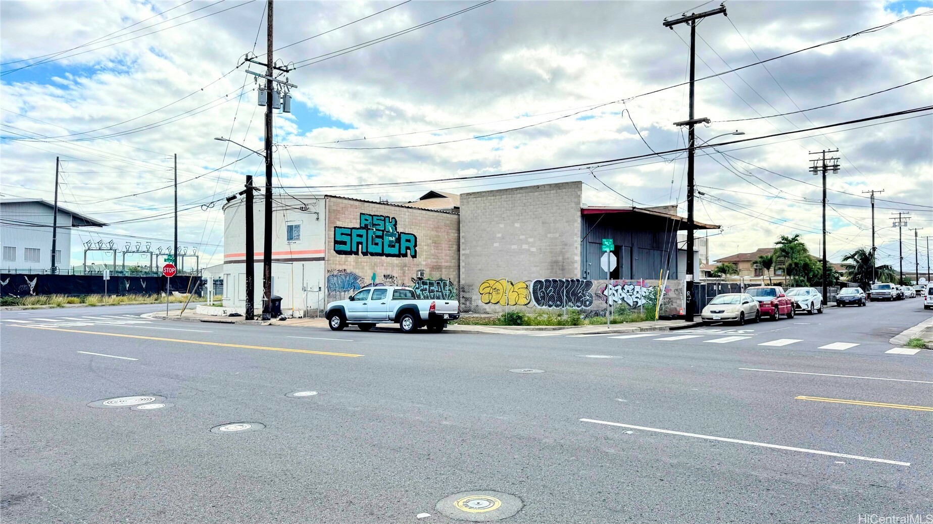 Property Photo:  194 Kalihi Street  HI 96819 