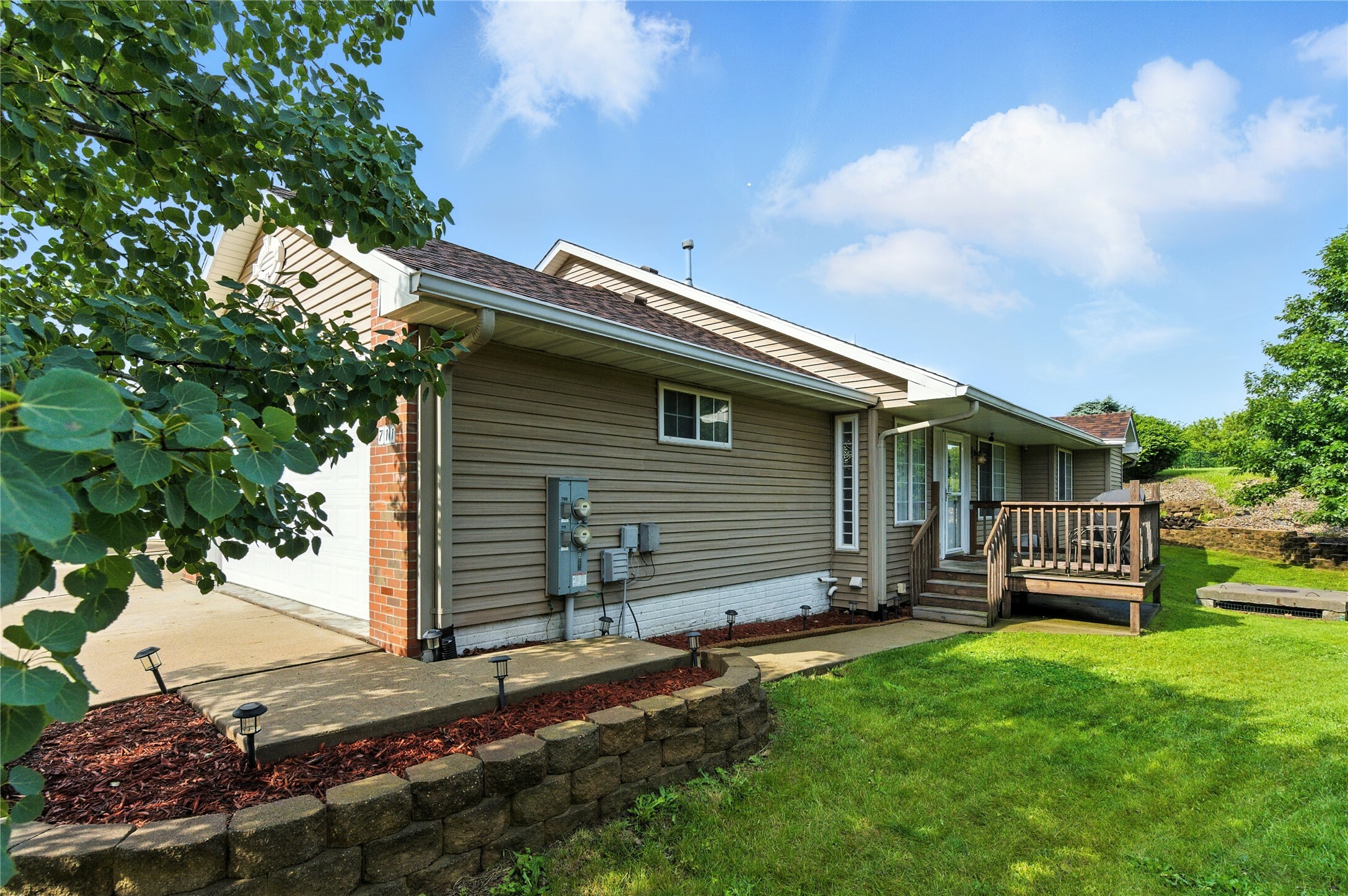 Property Photo: 711 Kitterman Circle IA 50211