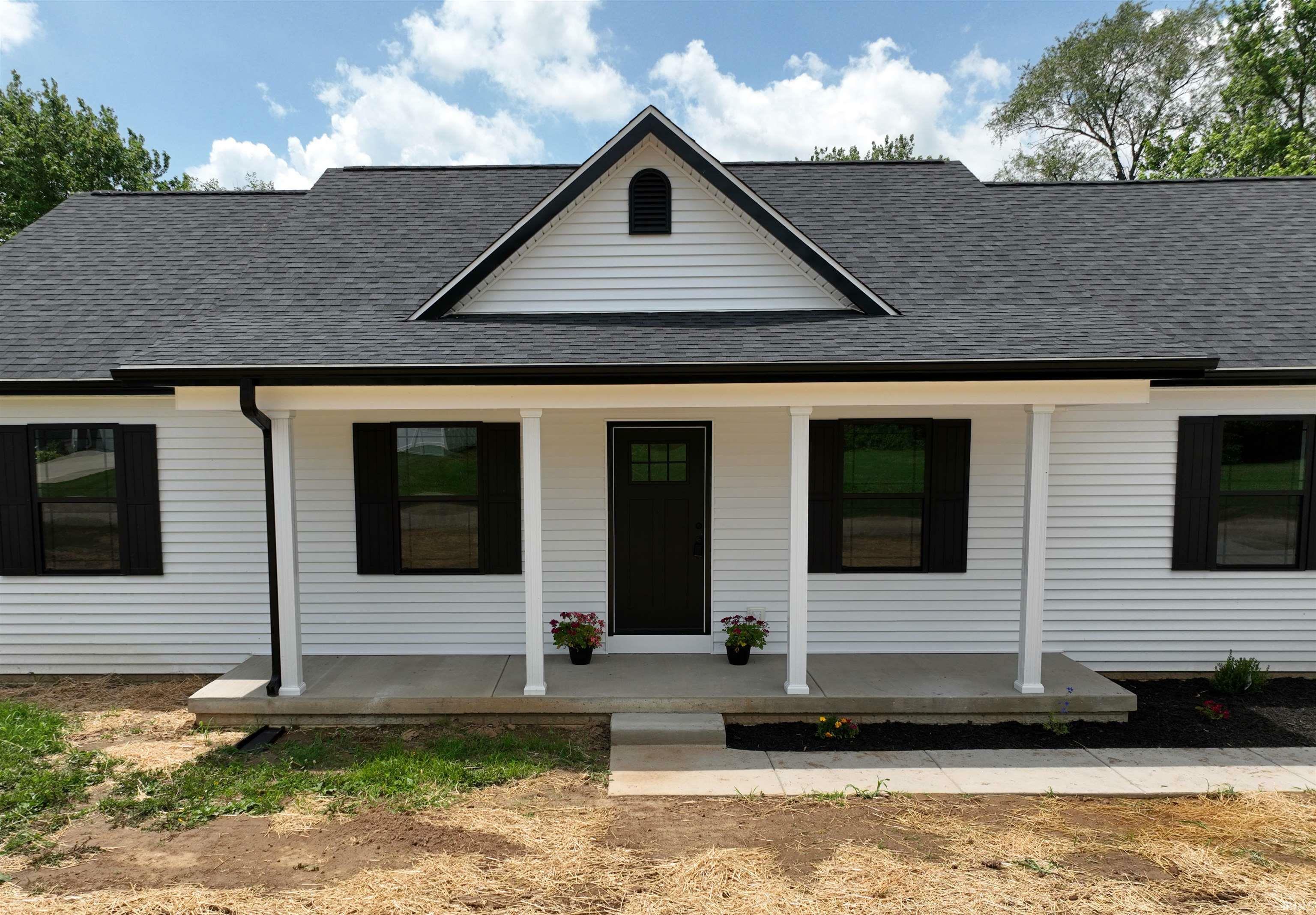 Property Photo: 1405 Rosewood Drive IN 47501