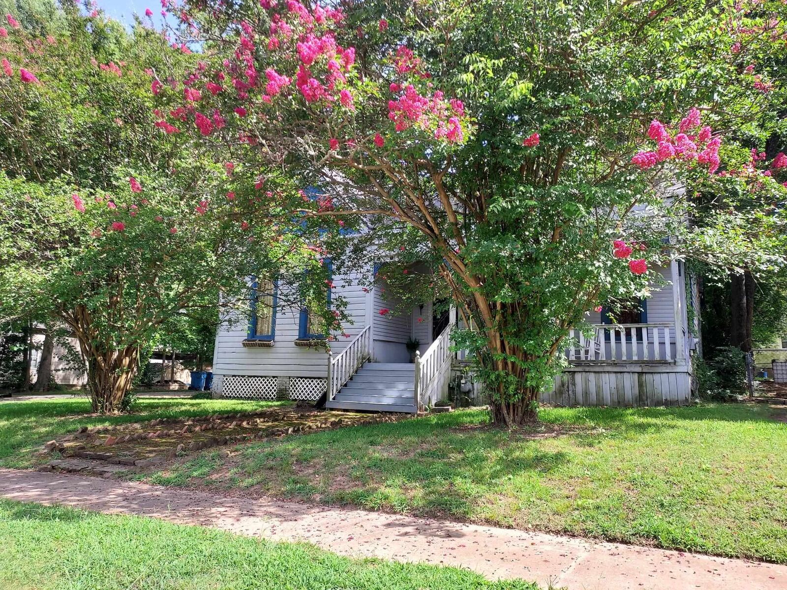 Property Photo: 800 E Austin TX 75670