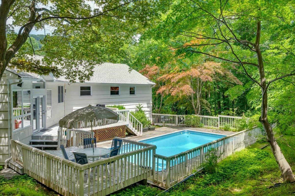 Property Photo:  205 Radcliff Drive  NY 10960 
