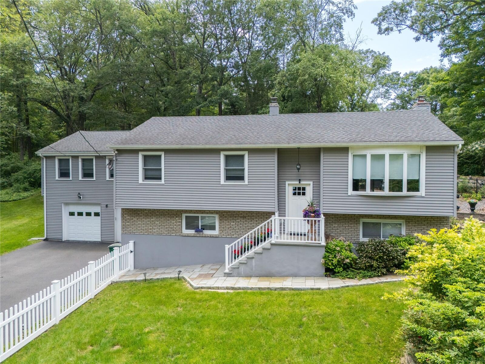 Property Photo:  581 Wood Road  NY 10541 