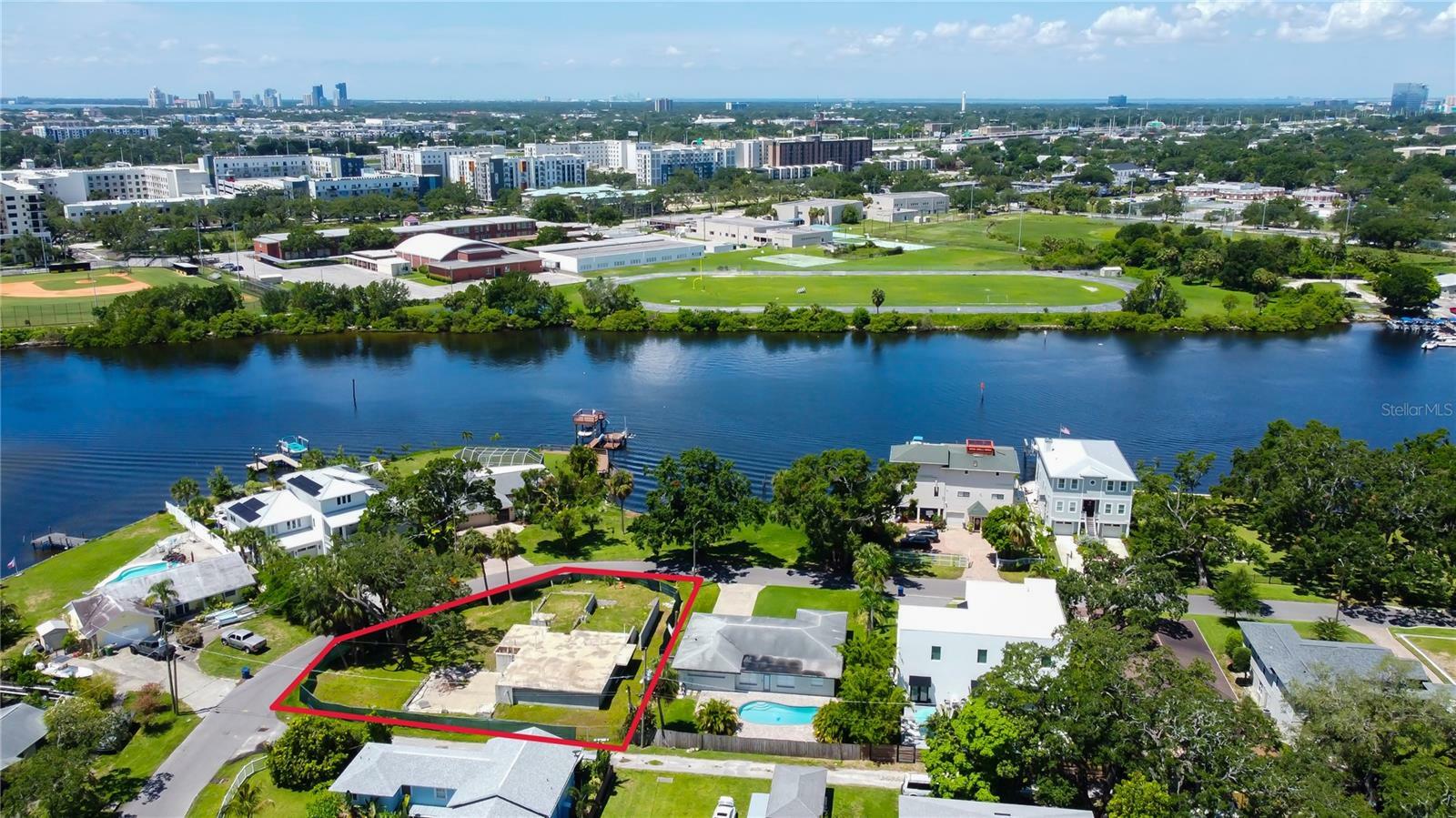 Property Photo: 2203 N Riverside Drive FL 33602