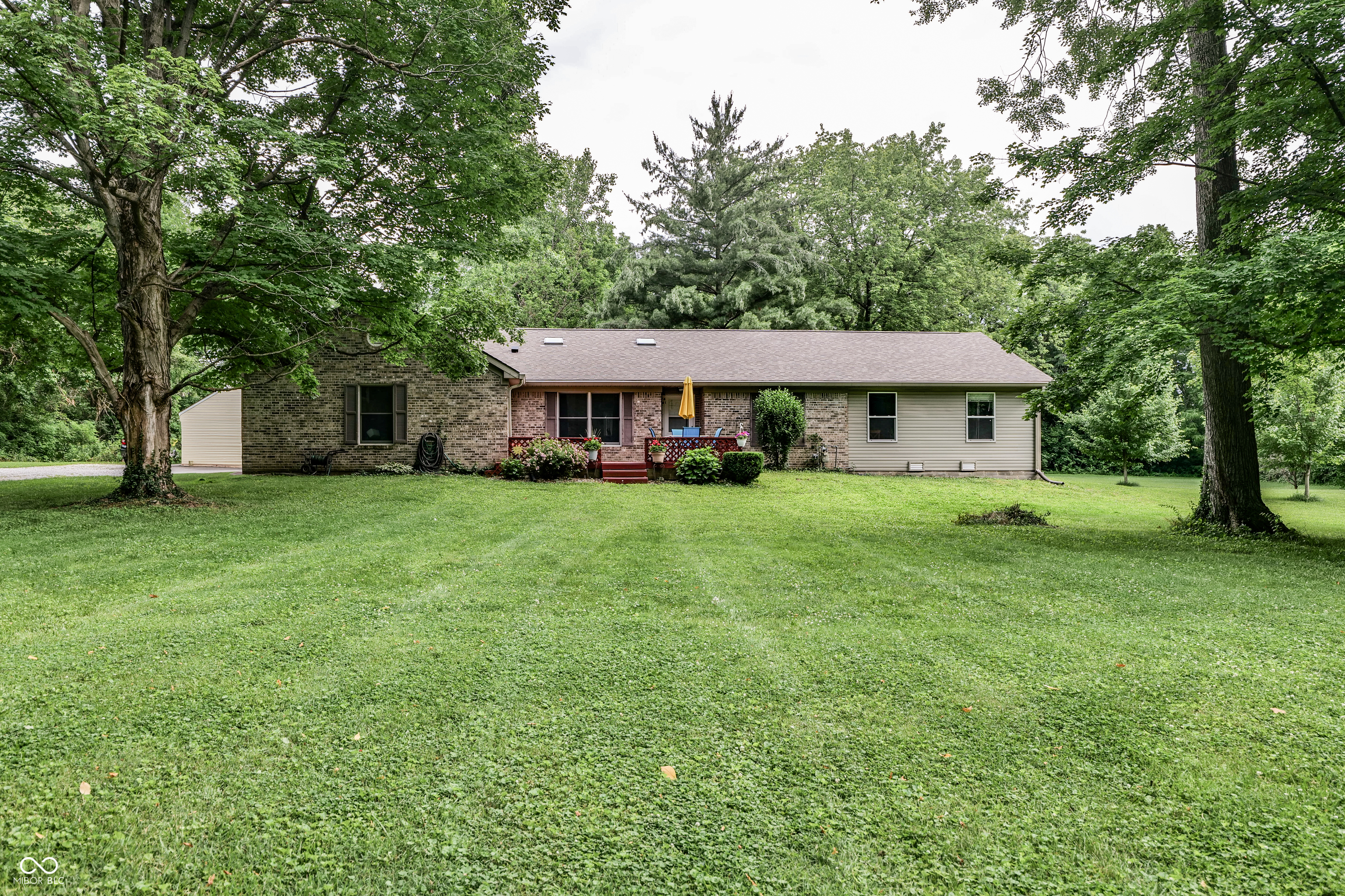 Property Photo: 1000 Janet Drive IN 46142