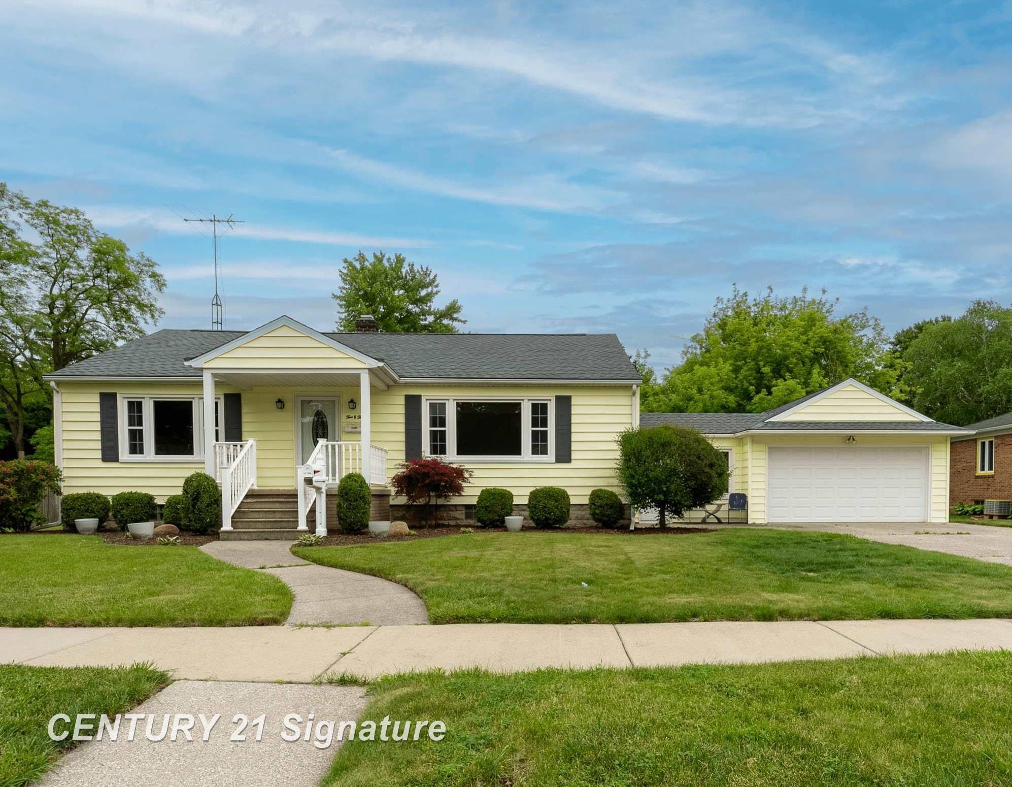 Property Photo: 505 S McLellan Street MI 48708