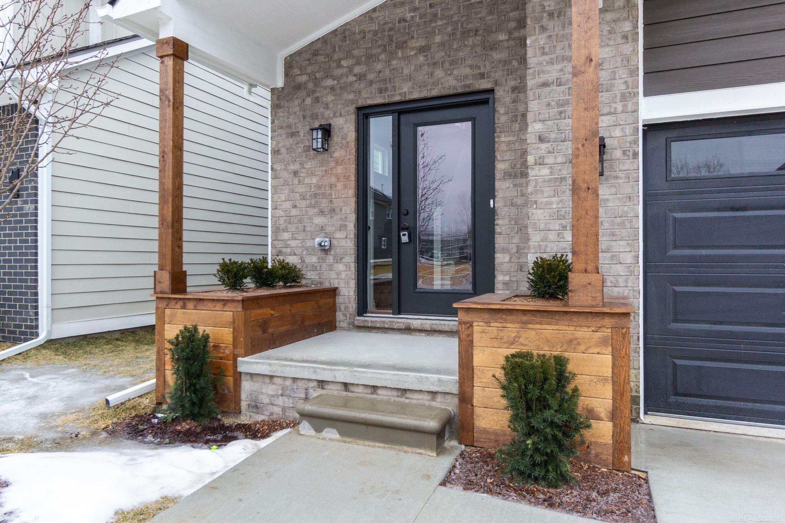 Property Photo: 27602 Maryjane Lane E MI 48047