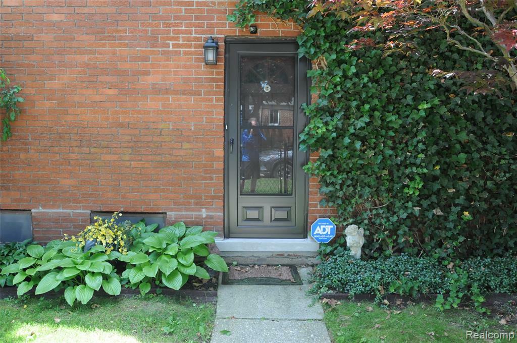 Property Photo: 28820 Grant Street MI 48081 3207