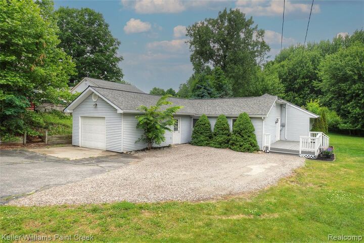 Property Photo:  1320 W Drahner Road  MI 48371 4818 