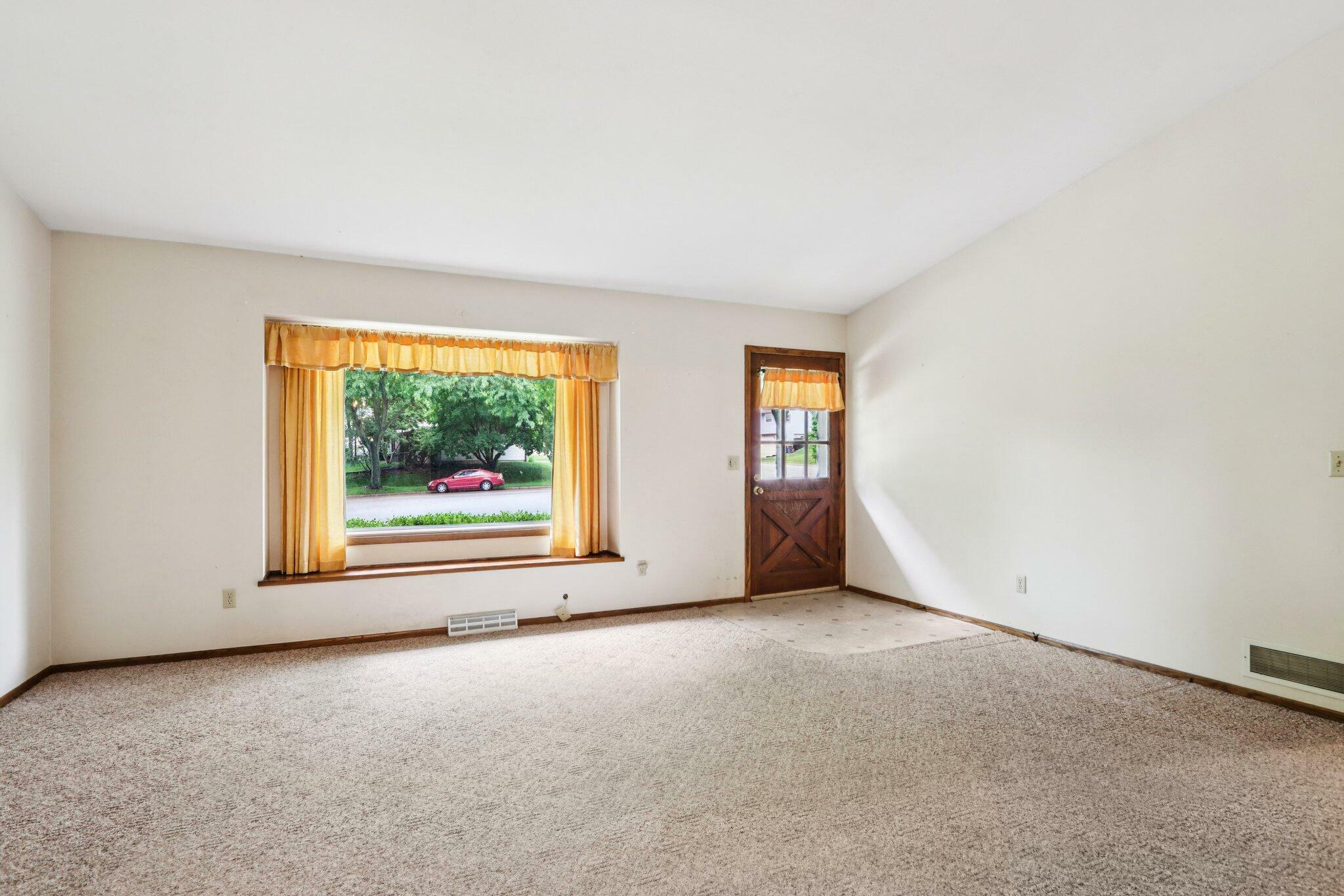 Property Photo:  605 Norwood Ct  WI 53188 