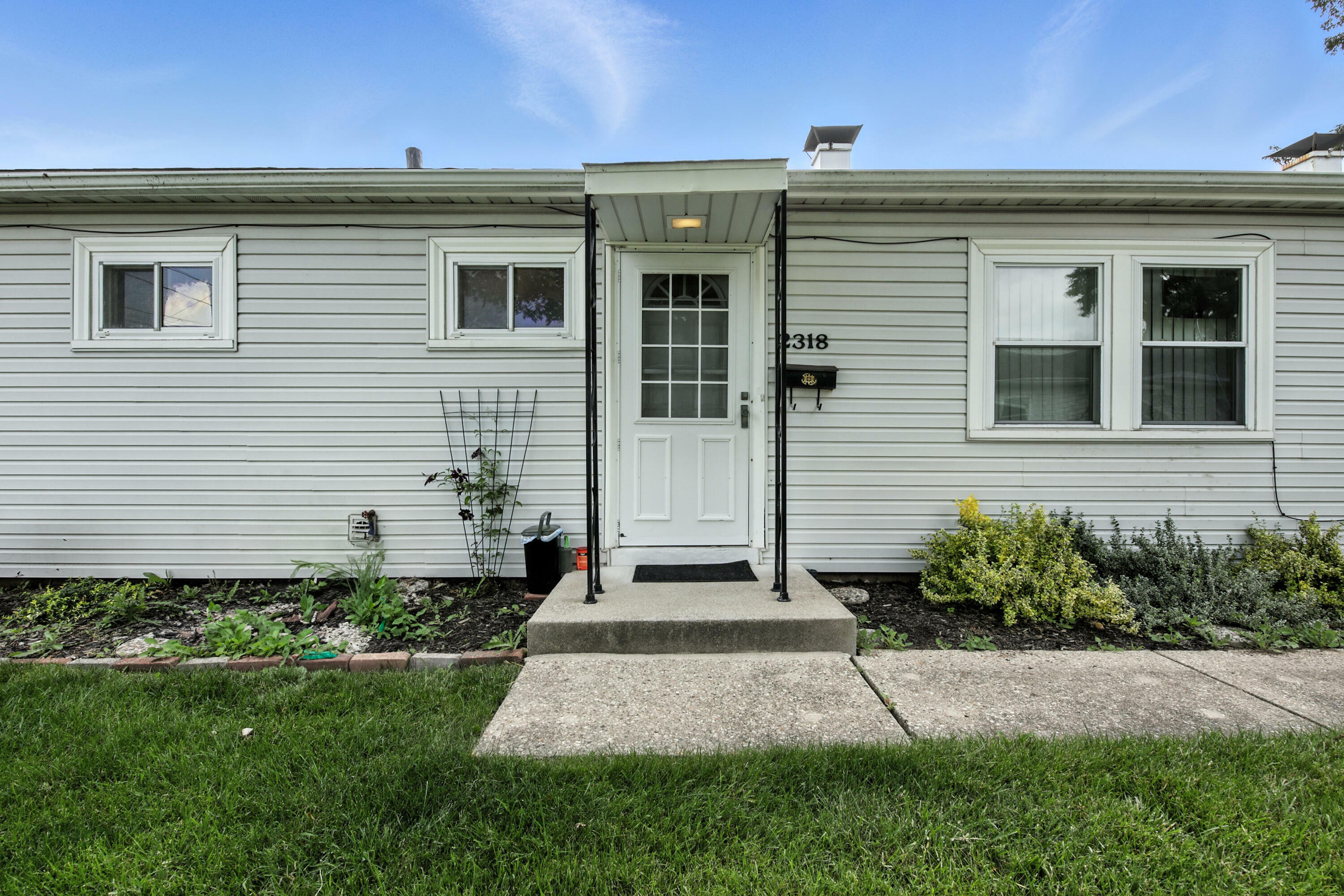 Property Photo: 2318 W Howard Ave WI 53221
