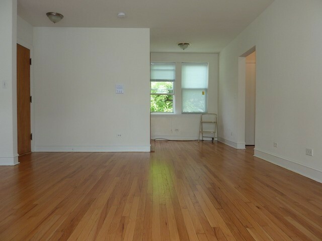 Property Photo: 5058 N Claremont Avenue 2E IL 60625