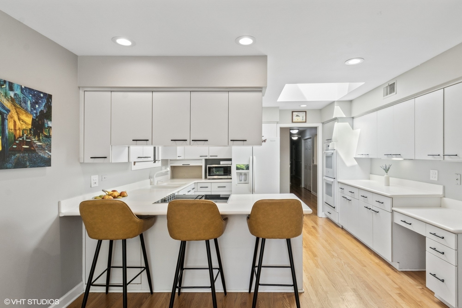 Property Photo: 332 S Elmwood Lane IL 60067
