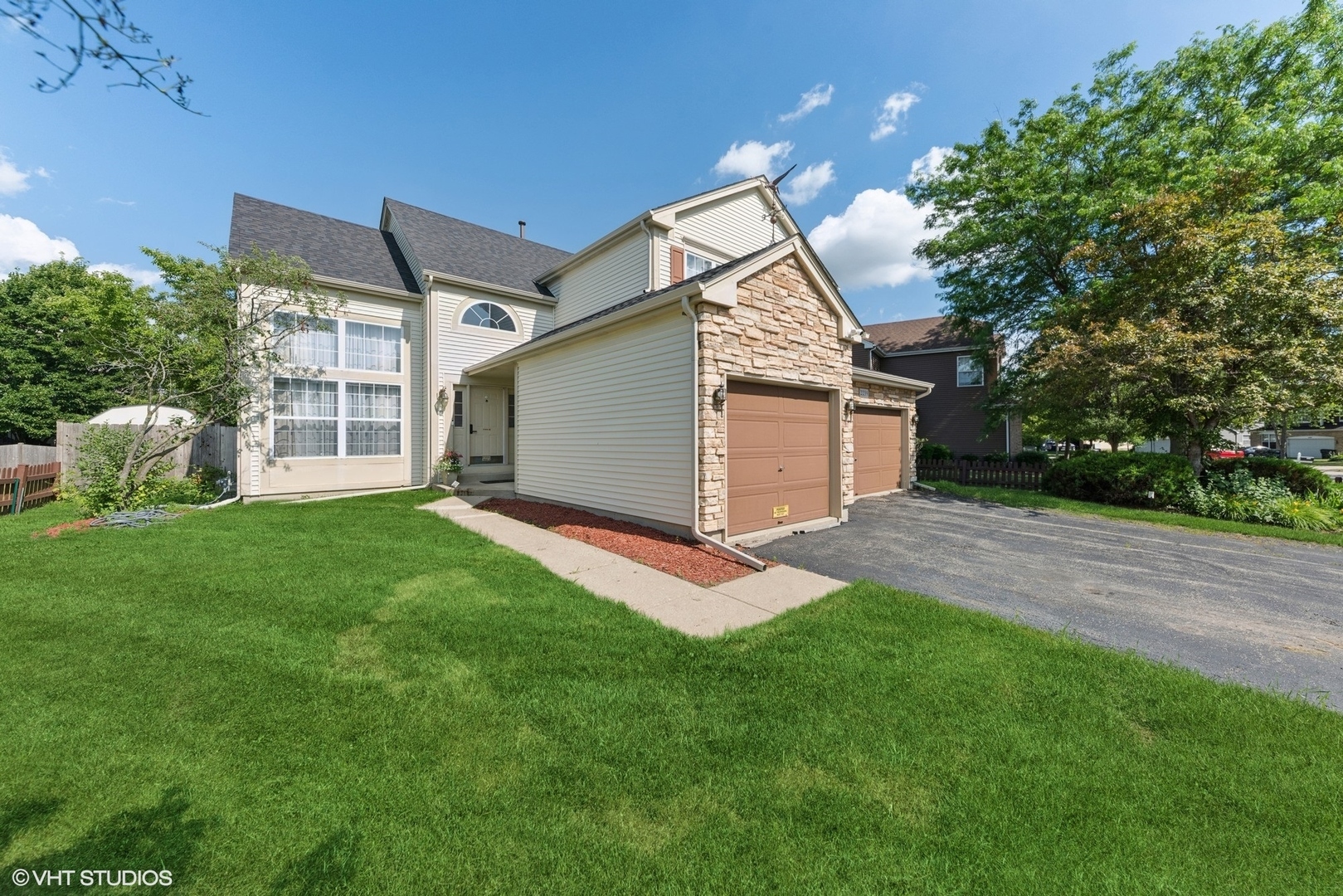 Property Photo:  2239 N Aster Place  IL 60073 
