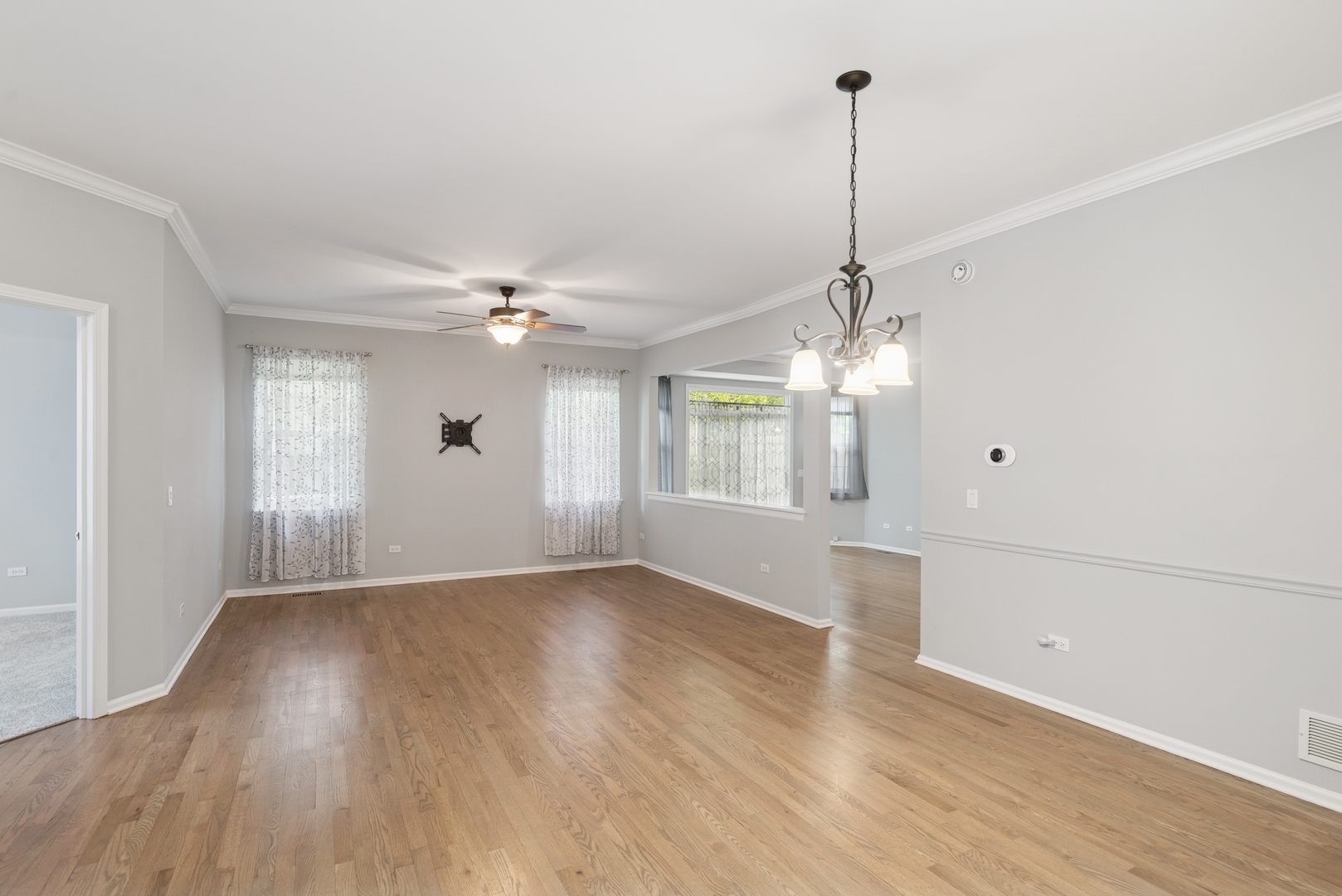 Property Photo: 49 Ashbrook Court IL 60030