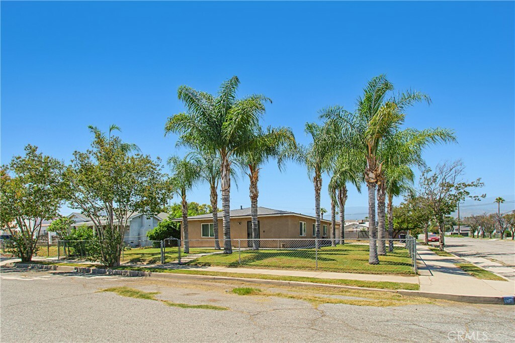 Property Photo: 800 W Trenton Street CA 92405