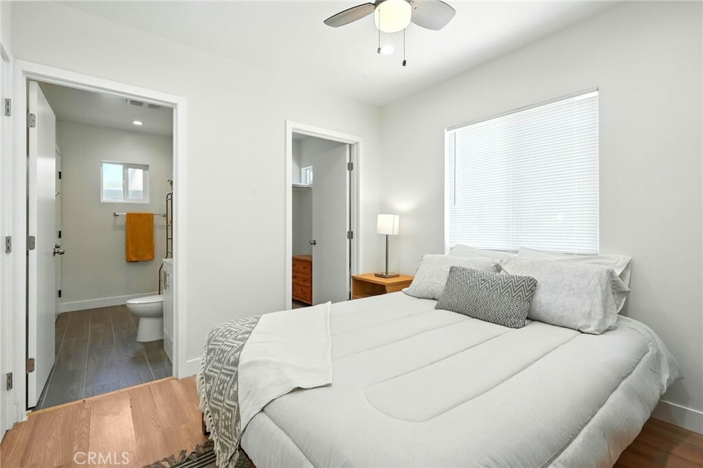 Property Photo: 9221 Swinton Ave CA 91343