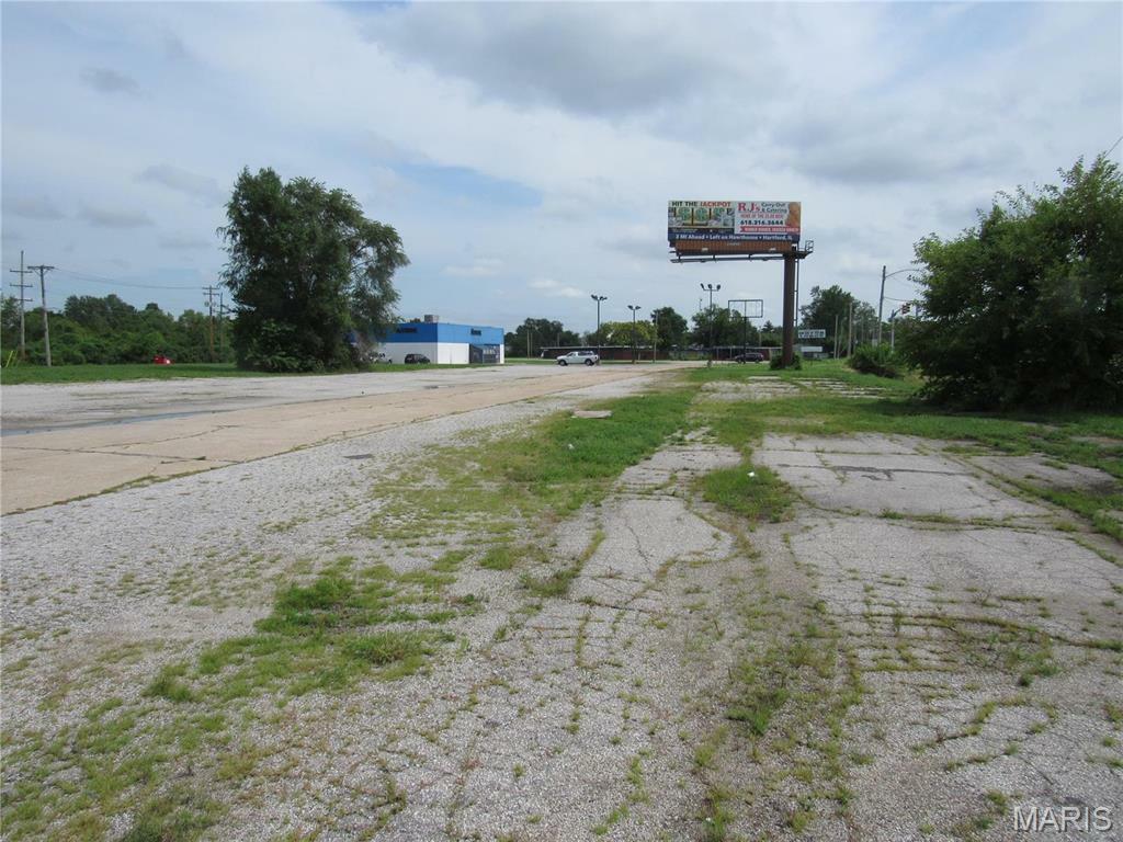 Property Photo: 560 Lewis And Clark Boulevard IL 62024