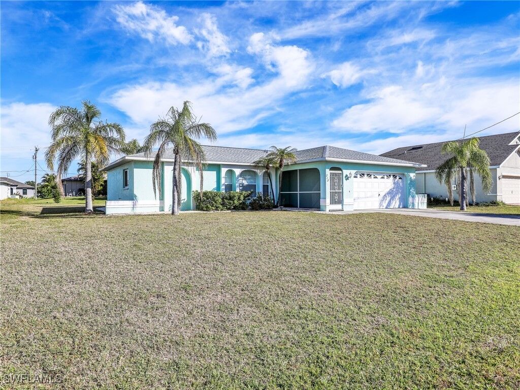 Property Photo:  213 SE 27th Street  FL 33904 