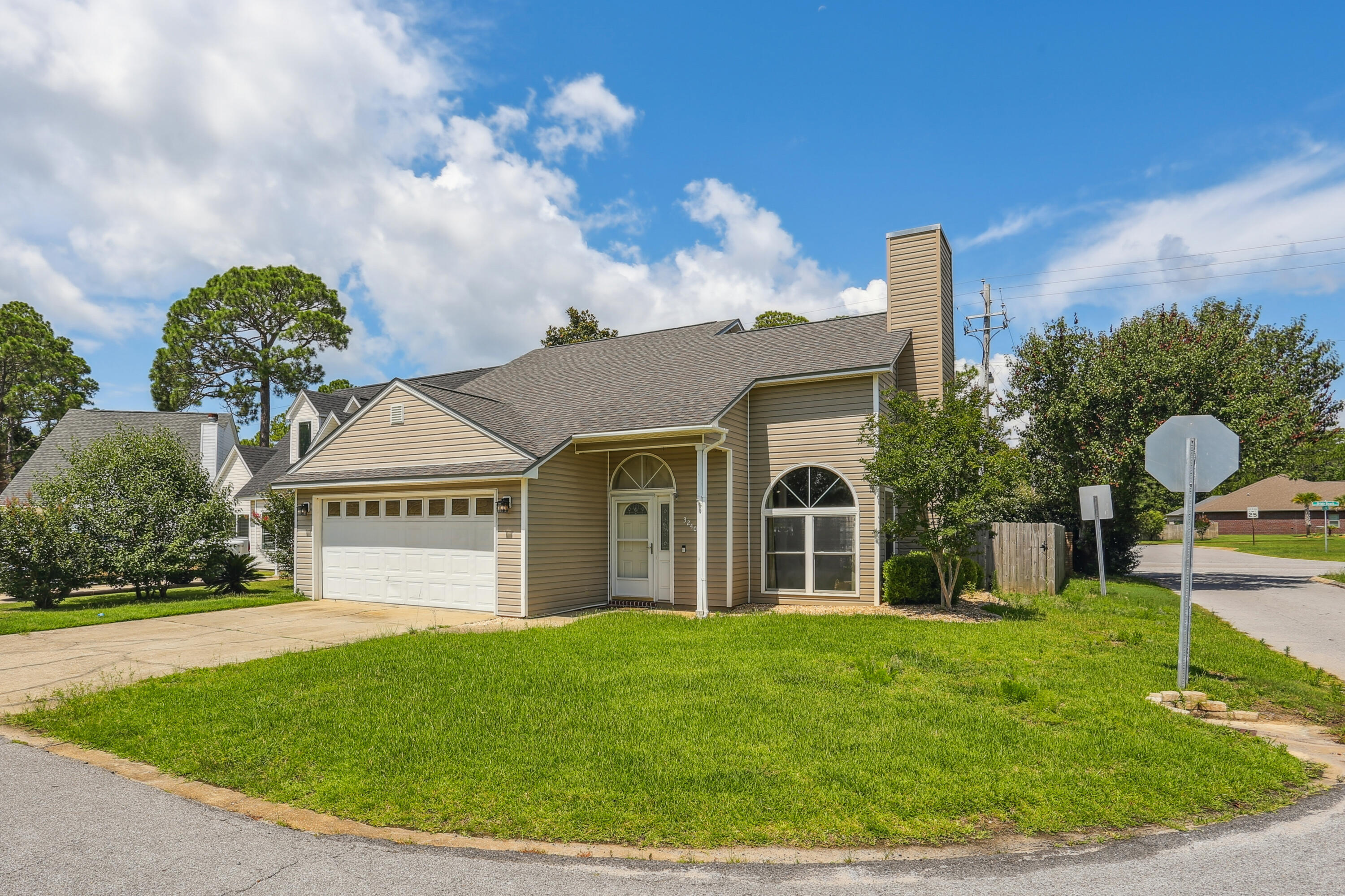 Property Photo:  3240 Birdseye Circle  FL 32563 