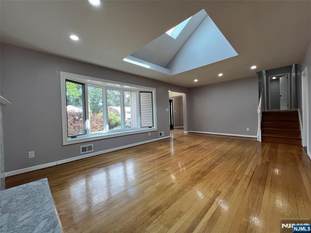 Property Photo:  318 Willow Court  NJ 07450 