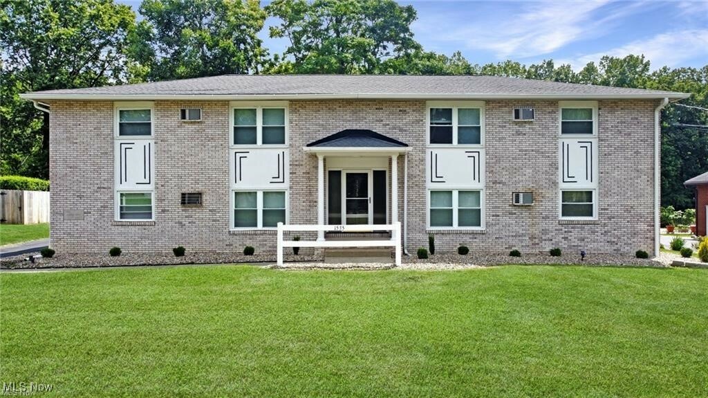 Property Photo:  1535 Hiram Street  OH 44446 